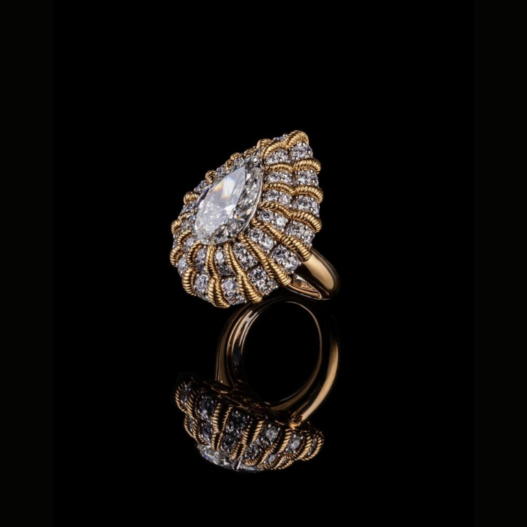 5 carat Pear-cut diamond Ring and halo of diamonds